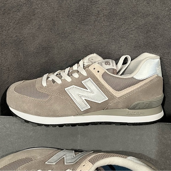 New Balance 574 Women’s Sneakers Grey White Size 9.5 US WOMEN - Picture 7 of 13